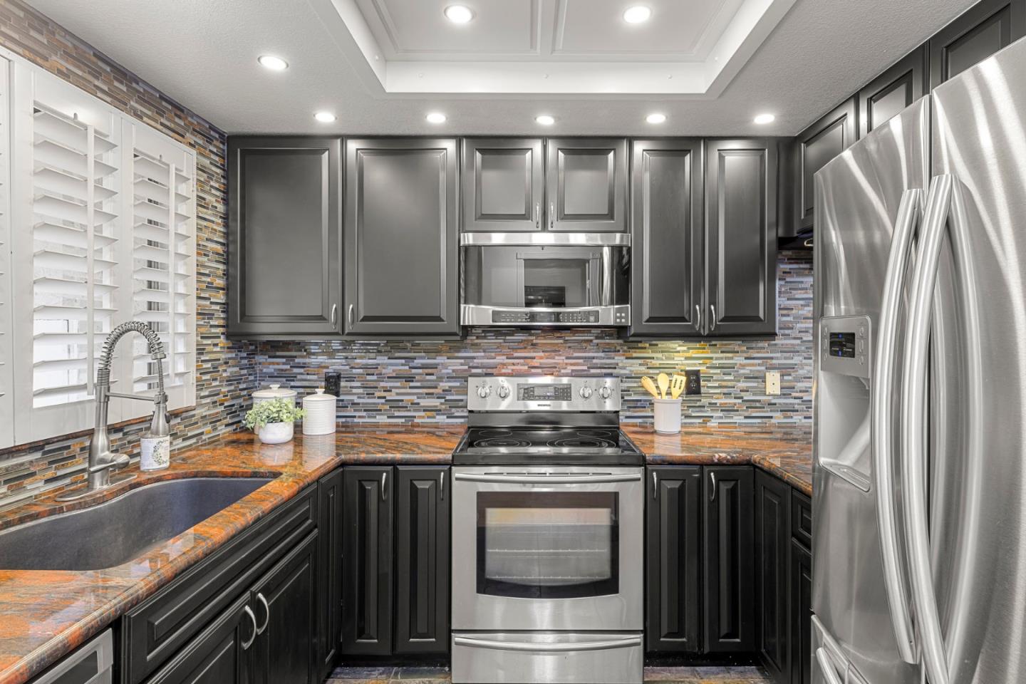 Detail Gallery Image 2 of 50 For 260 W Dunne Ave #4,  Morgan Hill,  CA 95037 - 2 Beds | 1/1 Baths