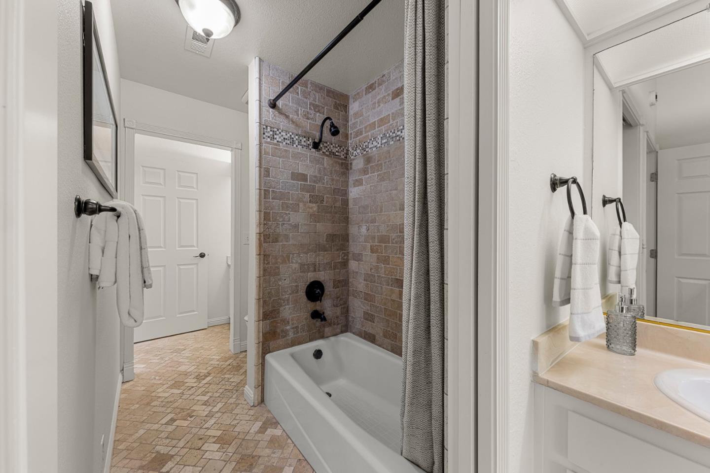 Detail Gallery Image 27 of 50 For 260 W Dunne Ave #4,  Morgan Hill,  CA 95037 - 2 Beds | 1/1 Baths