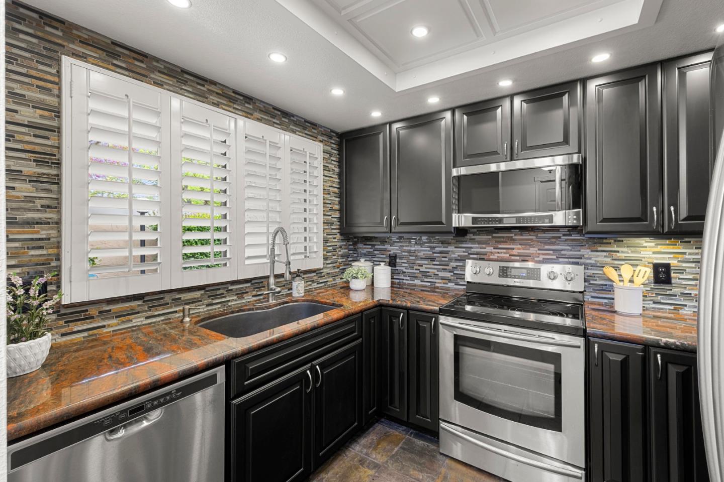 Detail Gallery Image 3 of 50 For 260 W Dunne Ave #4,  Morgan Hill,  CA 95037 - 2 Beds | 1/1 Baths