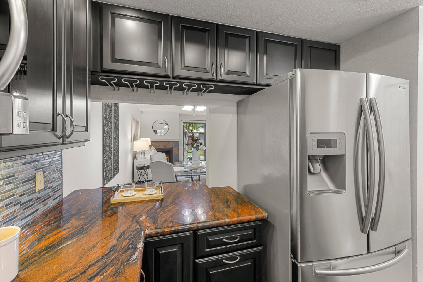 Detail Gallery Image 4 of 50 For 260 W Dunne Ave #4,  Morgan Hill,  CA 95037 - 2 Beds | 1/1 Baths