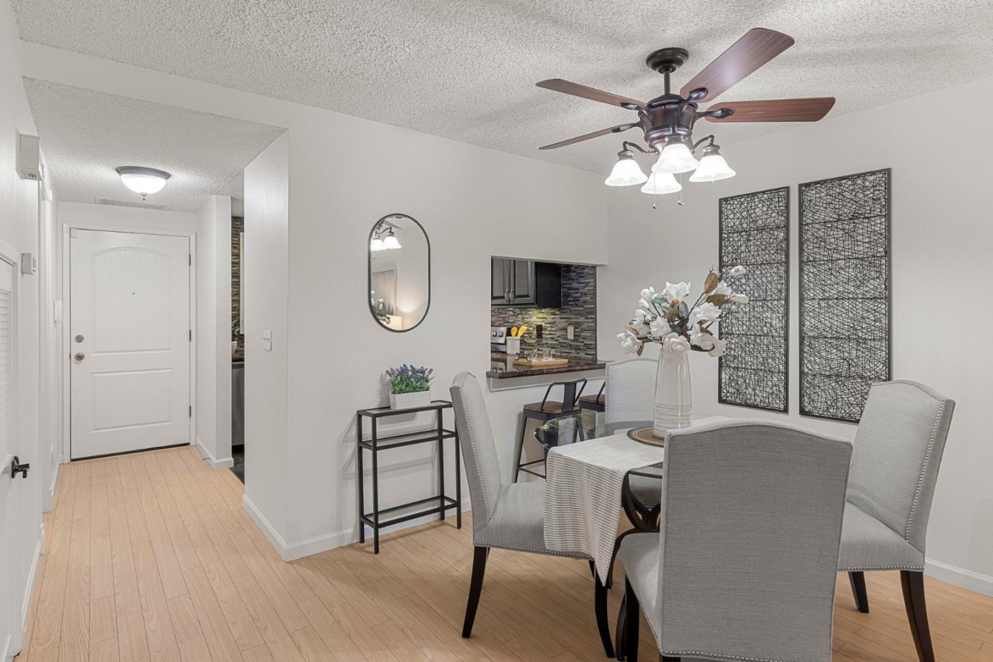 Detail Gallery Image 6 of 50 For 260 W Dunne Ave #4,  Morgan Hill,  CA 95037 - 2 Beds | 1/1 Baths
