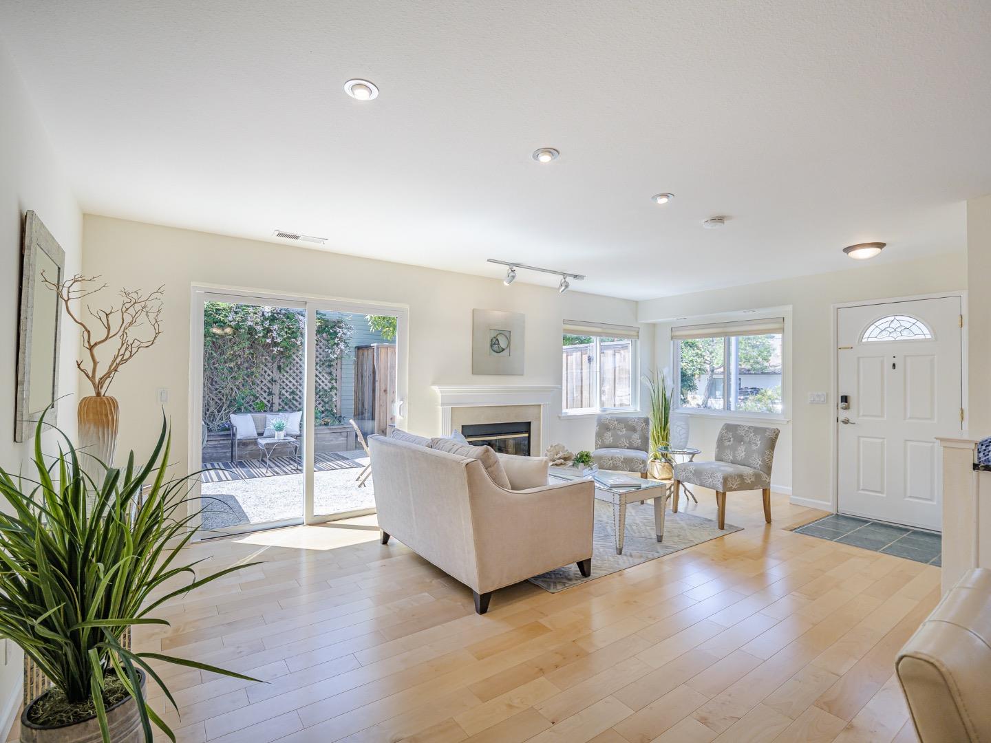 Detail Gallery Image 12 of 37 For 1331 Leila Ct, Santa Cruz,  CA 95062 - 3 Beds | 2 Baths