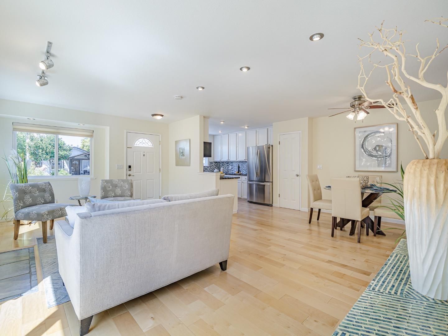 Detail Gallery Image 13 of 37 For 1331 Leila Ct, Santa Cruz,  CA 95062 - 3 Beds | 2 Baths