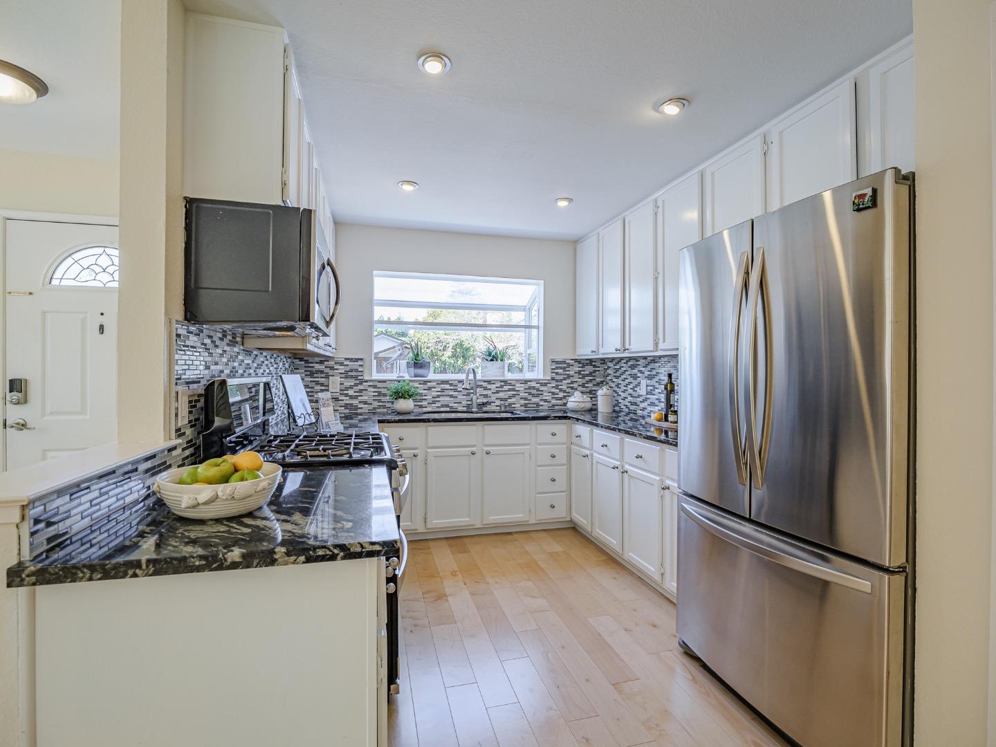 Detail Gallery Image 15 of 37 For 1331 Leila Ct, Santa Cruz,  CA 95062 - 3 Beds | 2 Baths