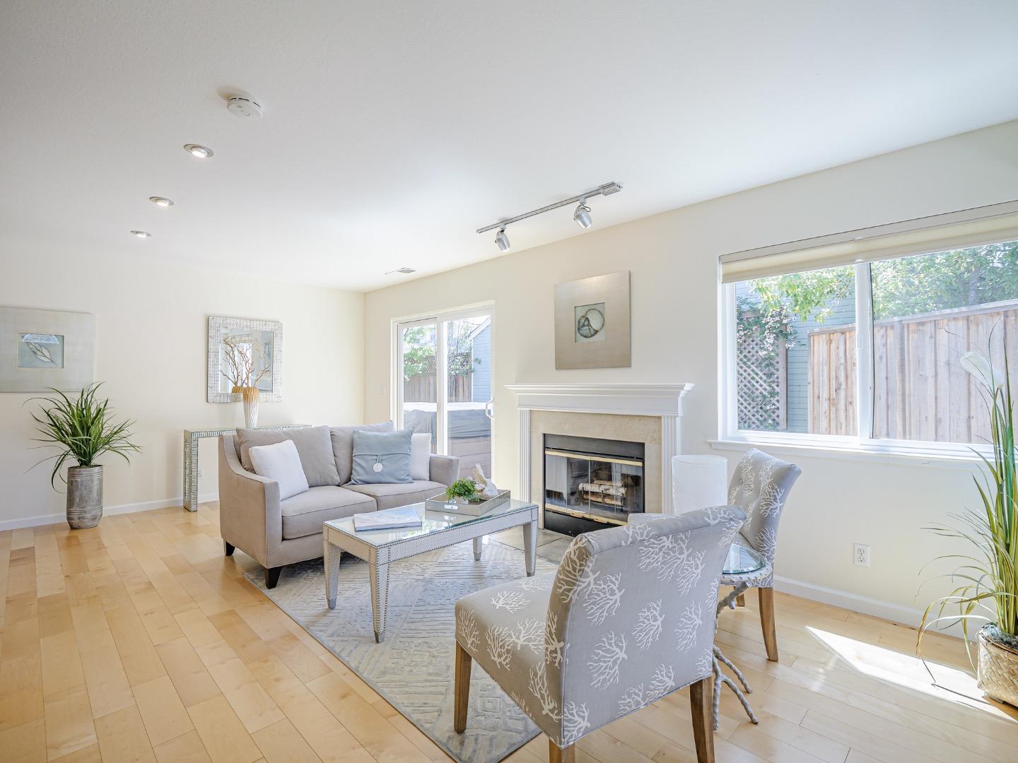 Detail Gallery Image 2 of 37 For 1331 Leila Ct, Santa Cruz,  CA 95062 - 3 Beds | 2 Baths