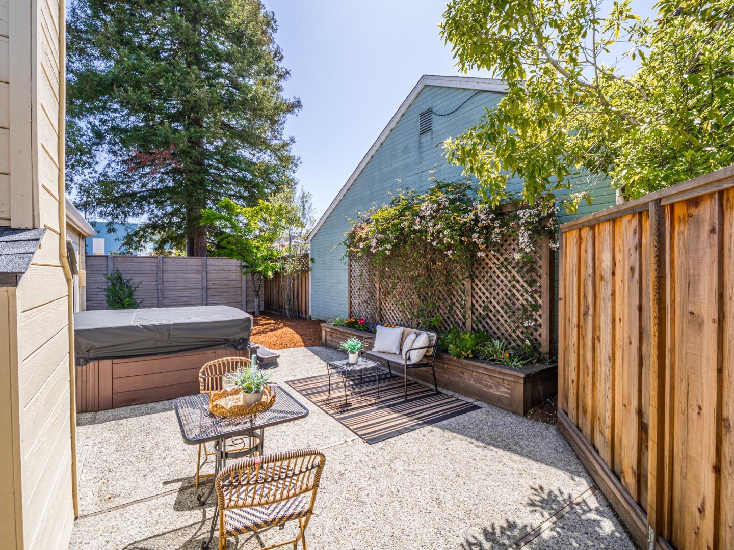 Detail Gallery Image 27 of 37 For 1331 Leila Ct, Santa Cruz,  CA 95062 - 3 Beds | 2 Baths