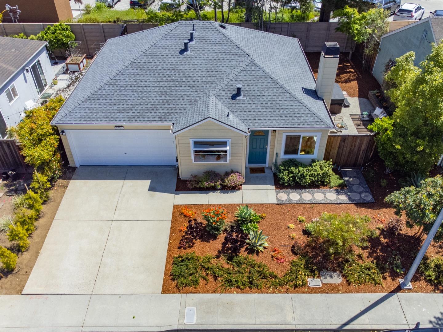 Detail Gallery Image 6 of 37 For 1331 Leila Ct, Santa Cruz,  CA 95062 - 3 Beds | 2 Baths