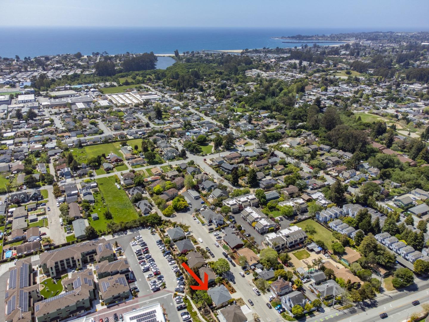 Detail Gallery Image 8 of 37 For 1331 Leila Ct, Santa Cruz,  CA 95062 - 3 Beds | 2 Baths