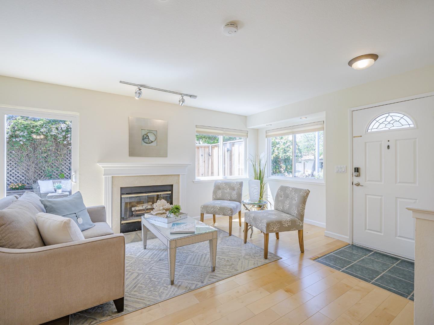 Detail Gallery Image 9 of 37 For 1331 Leila Ct, Santa Cruz,  CA 95062 - 3 Beds | 2 Baths