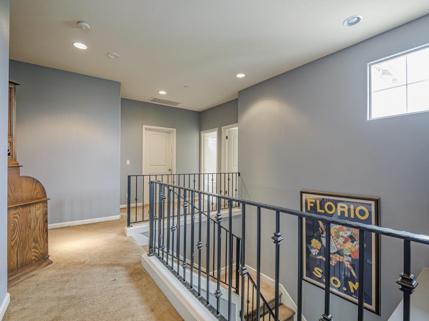 Detail Gallery Image 13 of 24 For 1110 Siena Way, Salinas,  CA 93905 - 4 Beds | 3/1 Baths