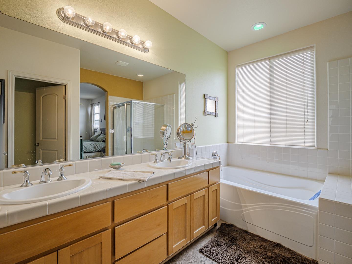 Detail Gallery Image 19 of 24 For 1110 Siena Way, Salinas,  CA 93905 - 4 Beds | 3/1 Baths