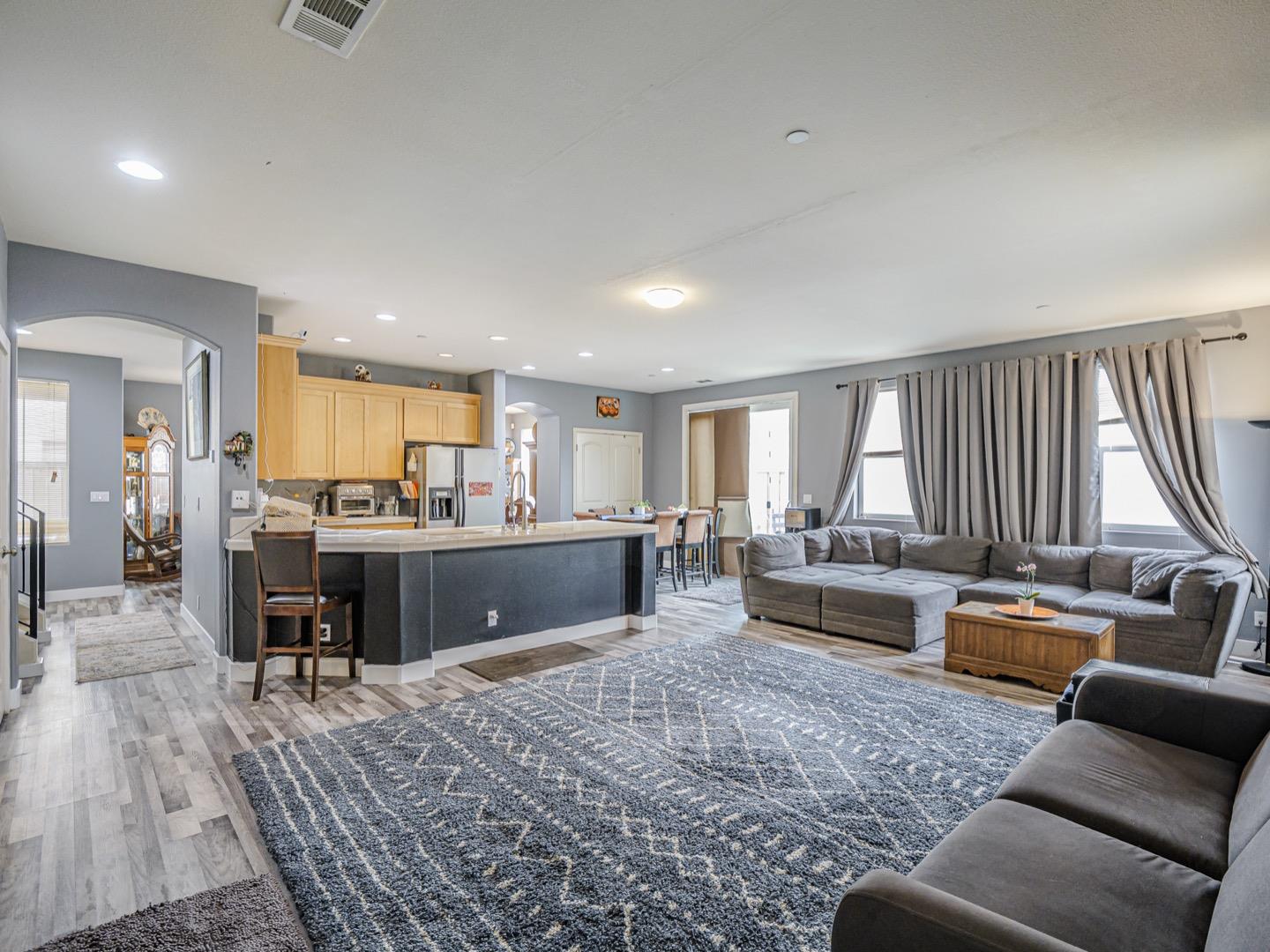 Detail Gallery Image 3 of 24 For 1110 Siena Way, Salinas,  CA 93905 - 4 Beds | 3/1 Baths