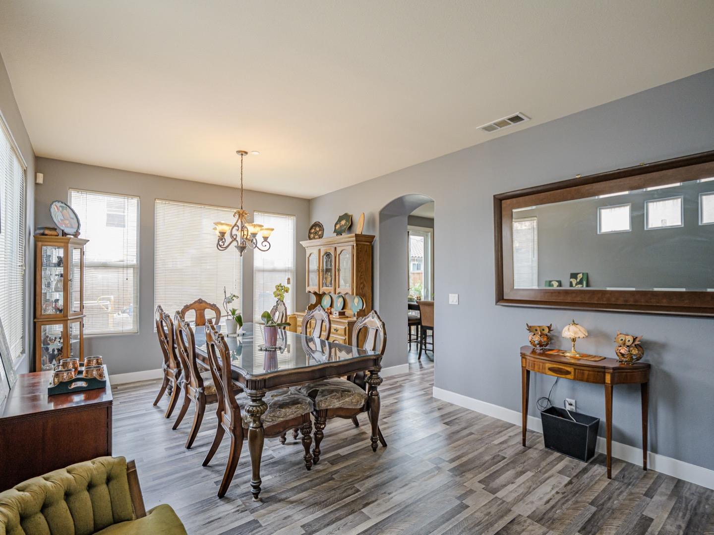 Detail Gallery Image 6 of 24 For 1110 Siena Way, Salinas,  CA 93905 - 4 Beds | 3/1 Baths
