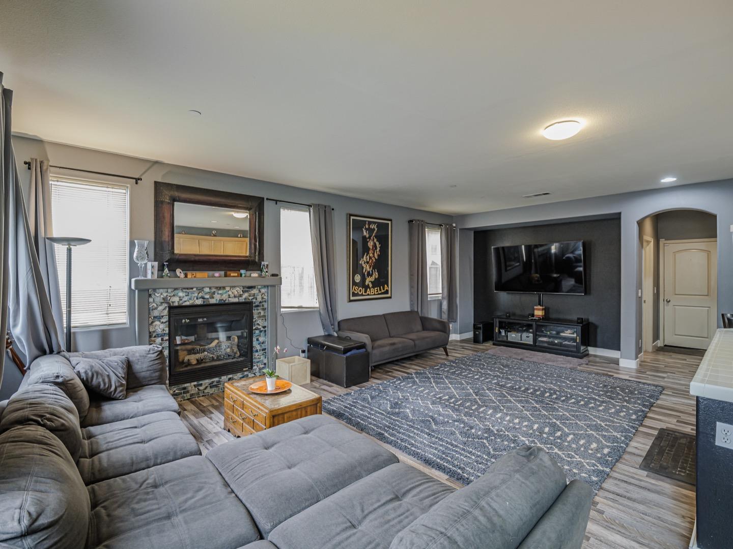 Detail Gallery Image 7 of 24 For 1110 Siena Way, Salinas,  CA 93905 - 4 Beds | 3/1 Baths