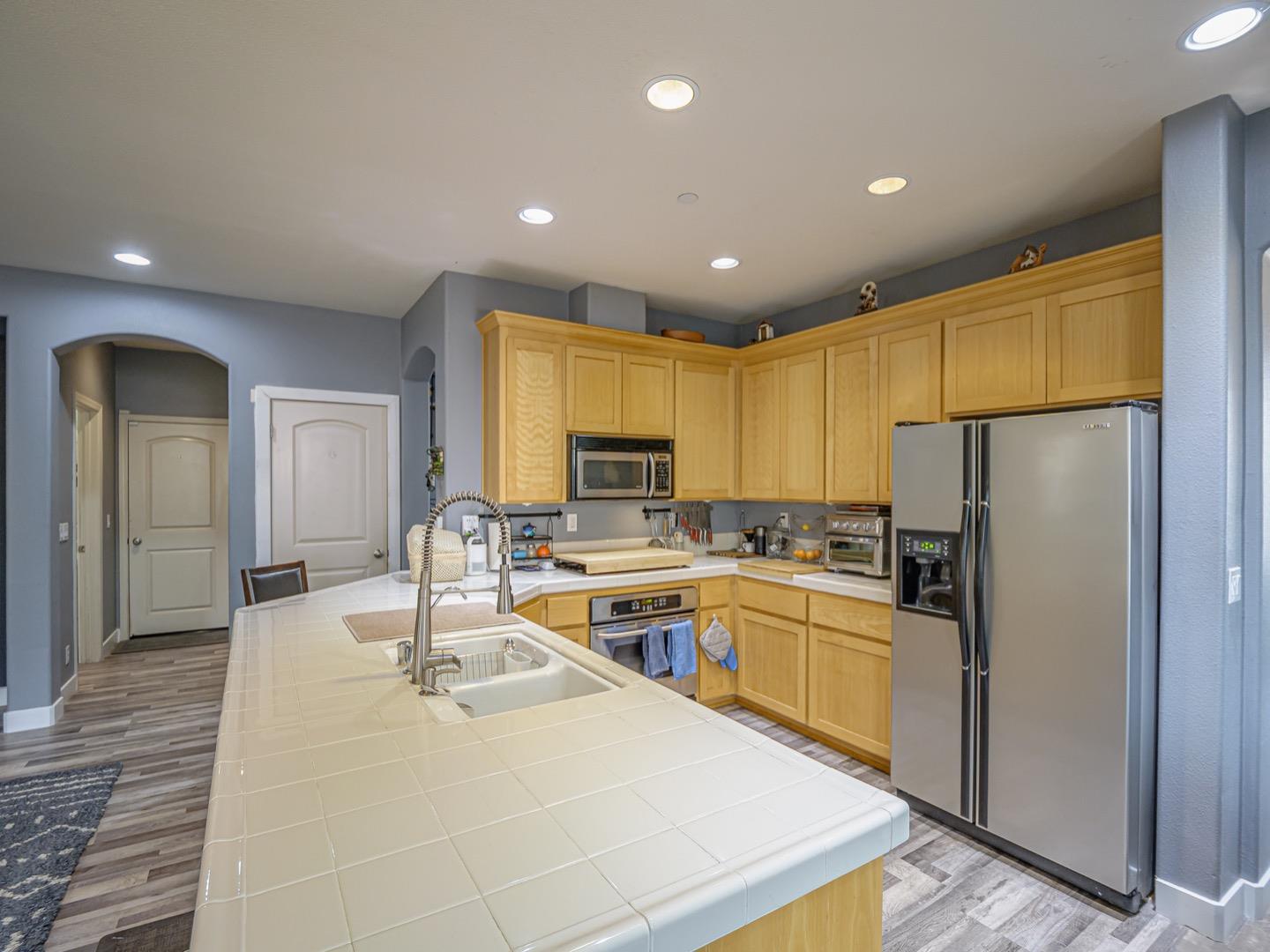 Detail Gallery Image 9 of 24 For 1110 Siena Way, Salinas,  CA 93905 - 4 Beds | 3/1 Baths