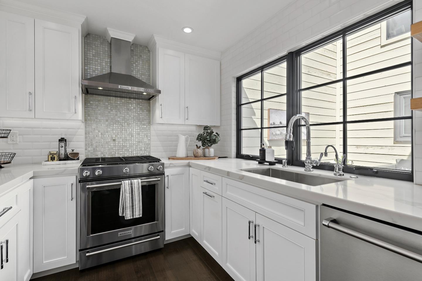 Detail Gallery Image 4 of 32 For 109 Lorain Pl, Los Gatos,  CA 95032 - 3 Beds | 2 Baths