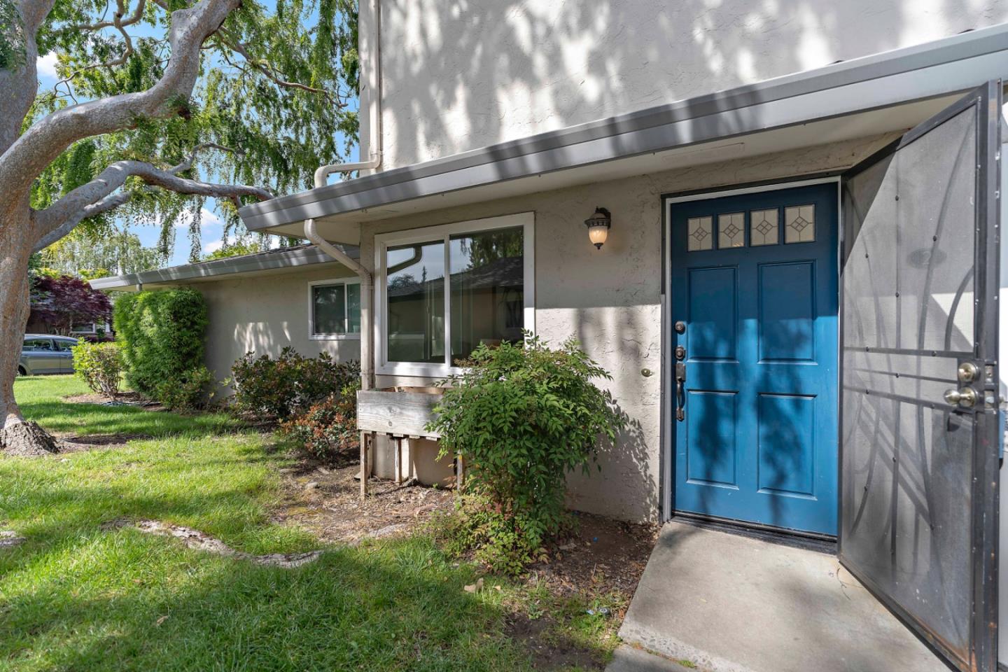 Detail Gallery Image 2 of 27 For 323 E Latimer Ave #2,  Campbell,  CA 95008 - 2 Beds | 1 Baths