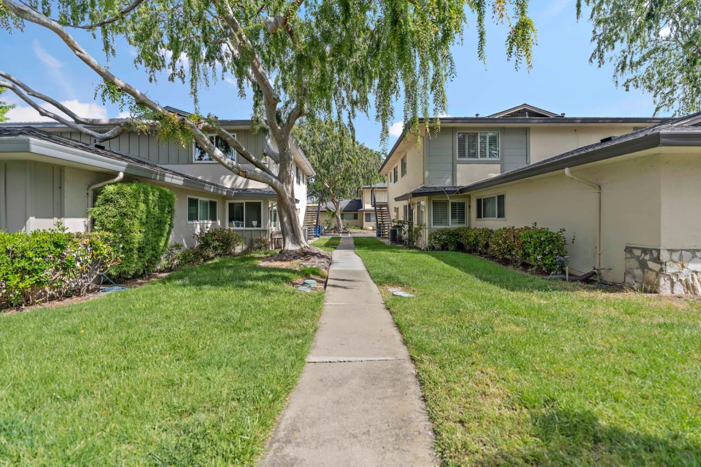Detail Gallery Image 3 of 27 For 323 E Latimer Ave #2,  Campbell,  CA 95008 - 2 Beds | 1 Baths