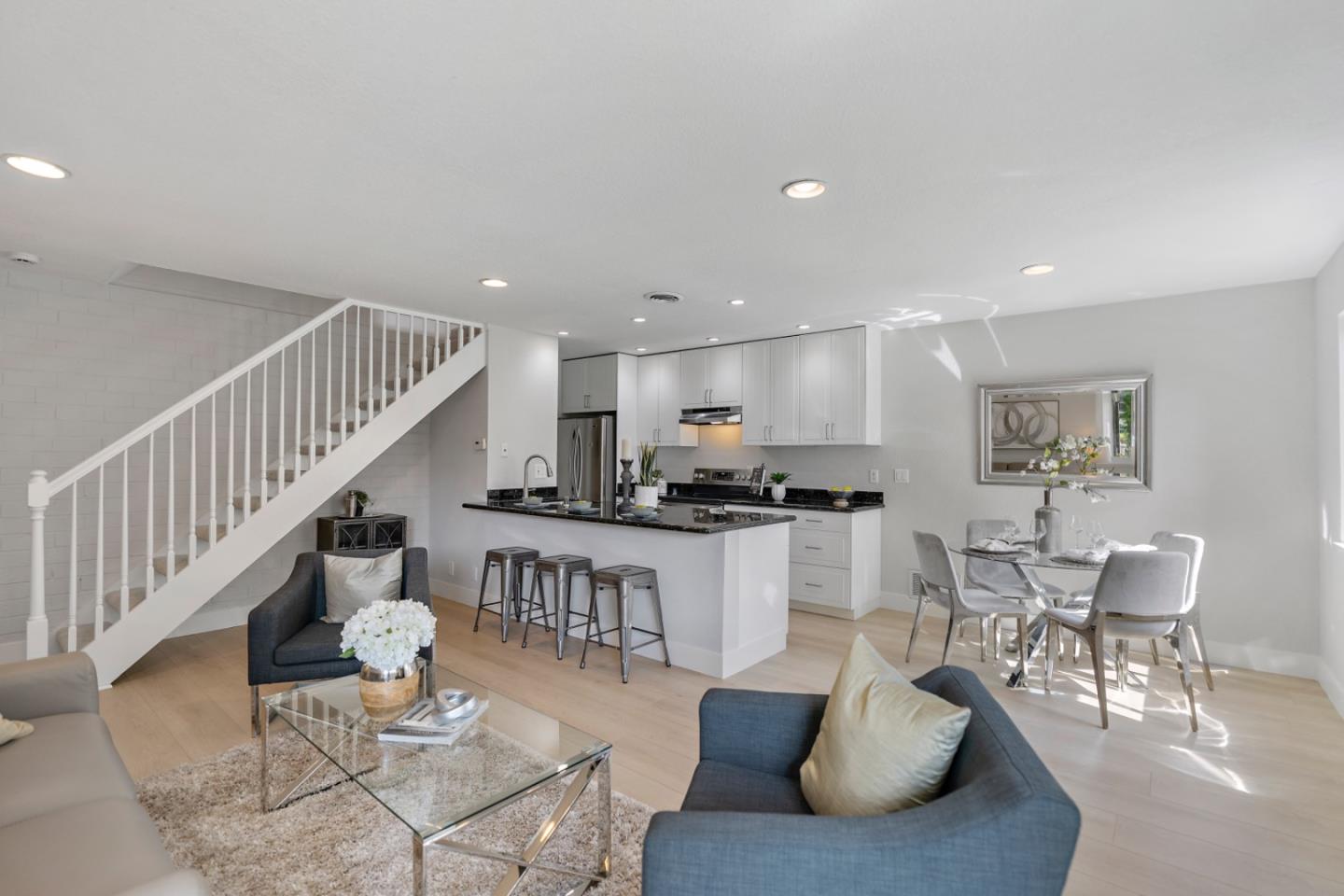 Detail Gallery Image 4 of 27 For 323 E Latimer Ave #2,  Campbell,  CA 95008 - 2 Beds | 1 Baths