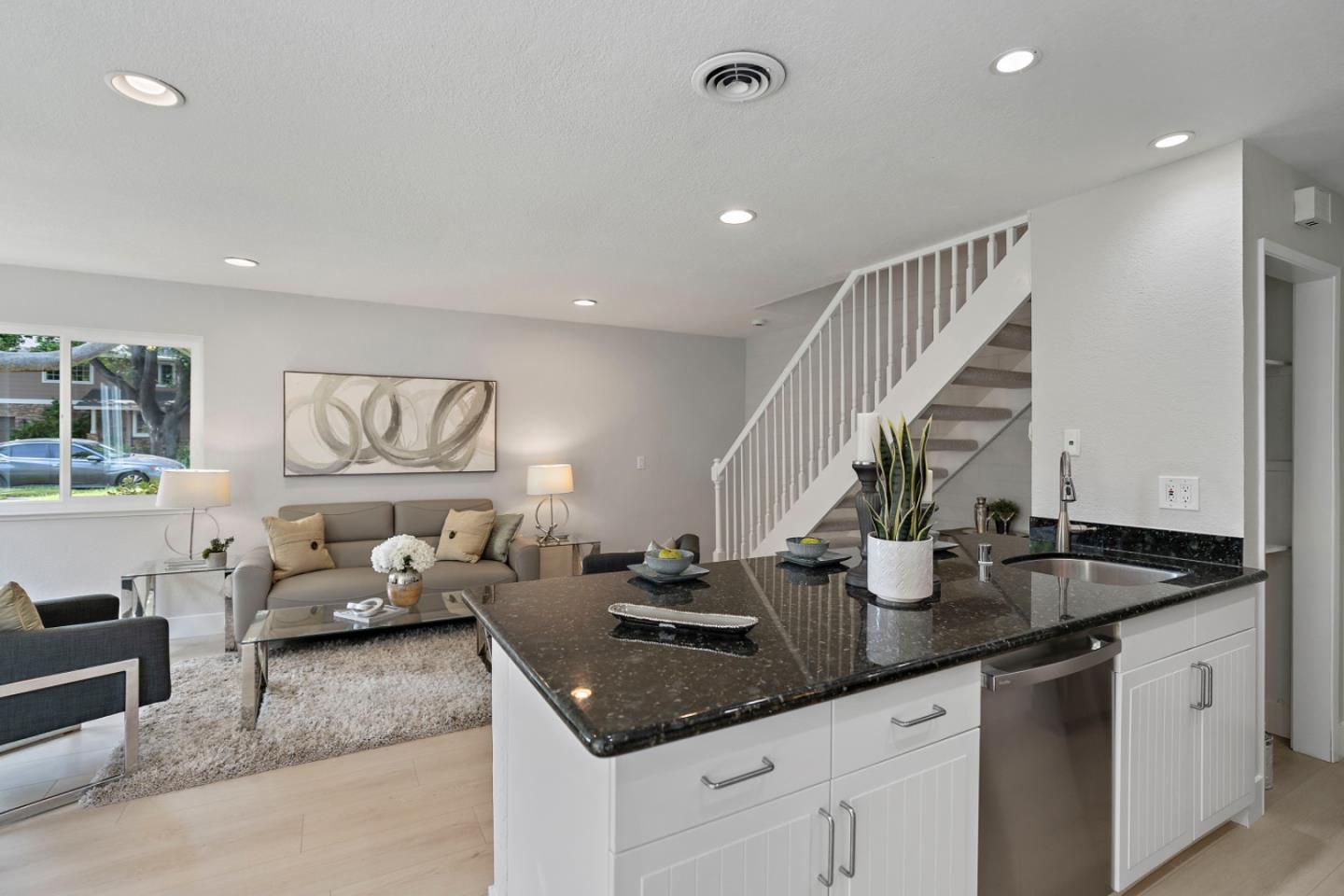 Detail Gallery Image 7 of 27 For 323 E Latimer Ave #2,  Campbell,  CA 95008 - 2 Beds | 1 Baths