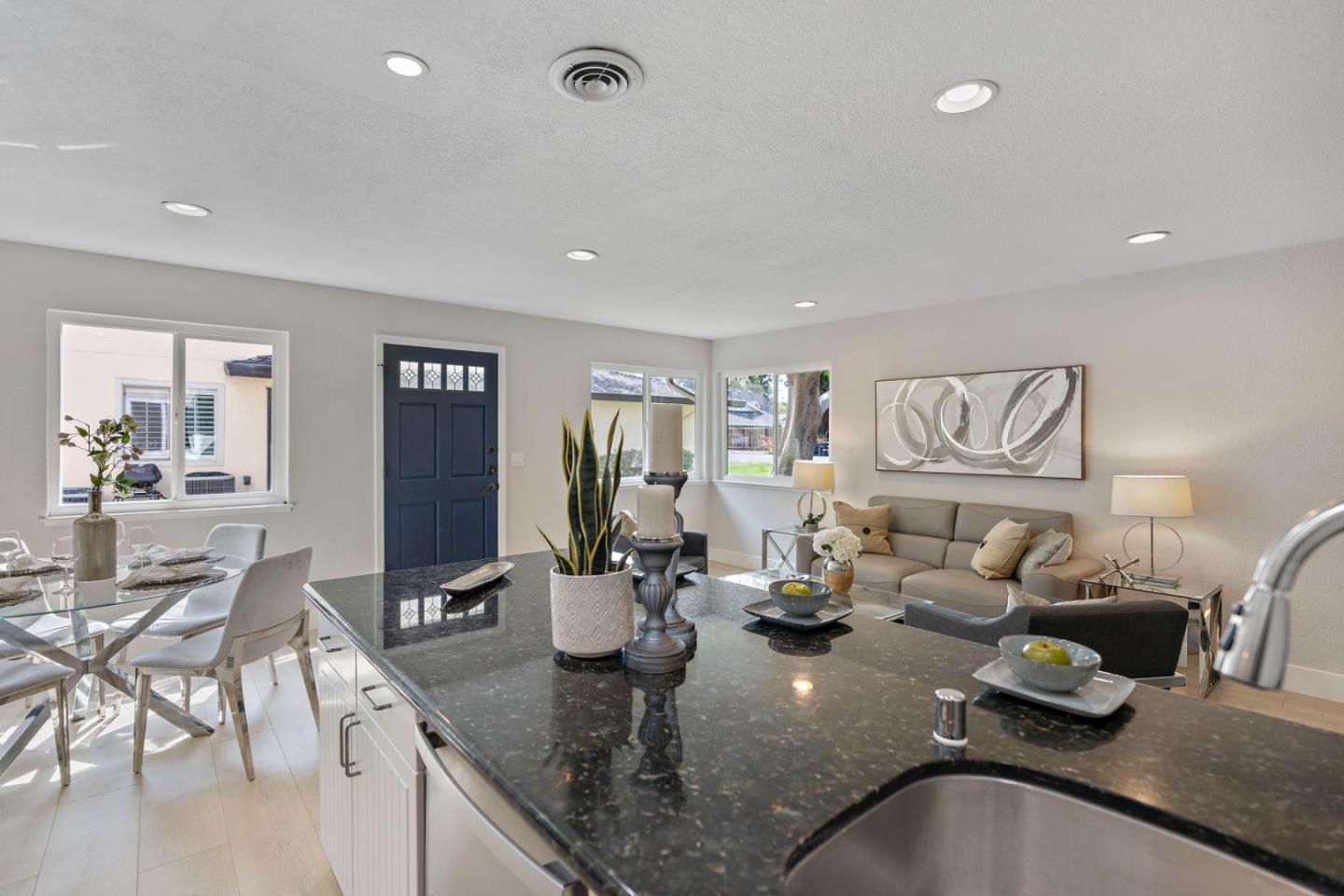 Detail Gallery Image 9 of 27 For 323 E Latimer Ave #2,  Campbell,  CA 95008 - 2 Beds | 1 Baths