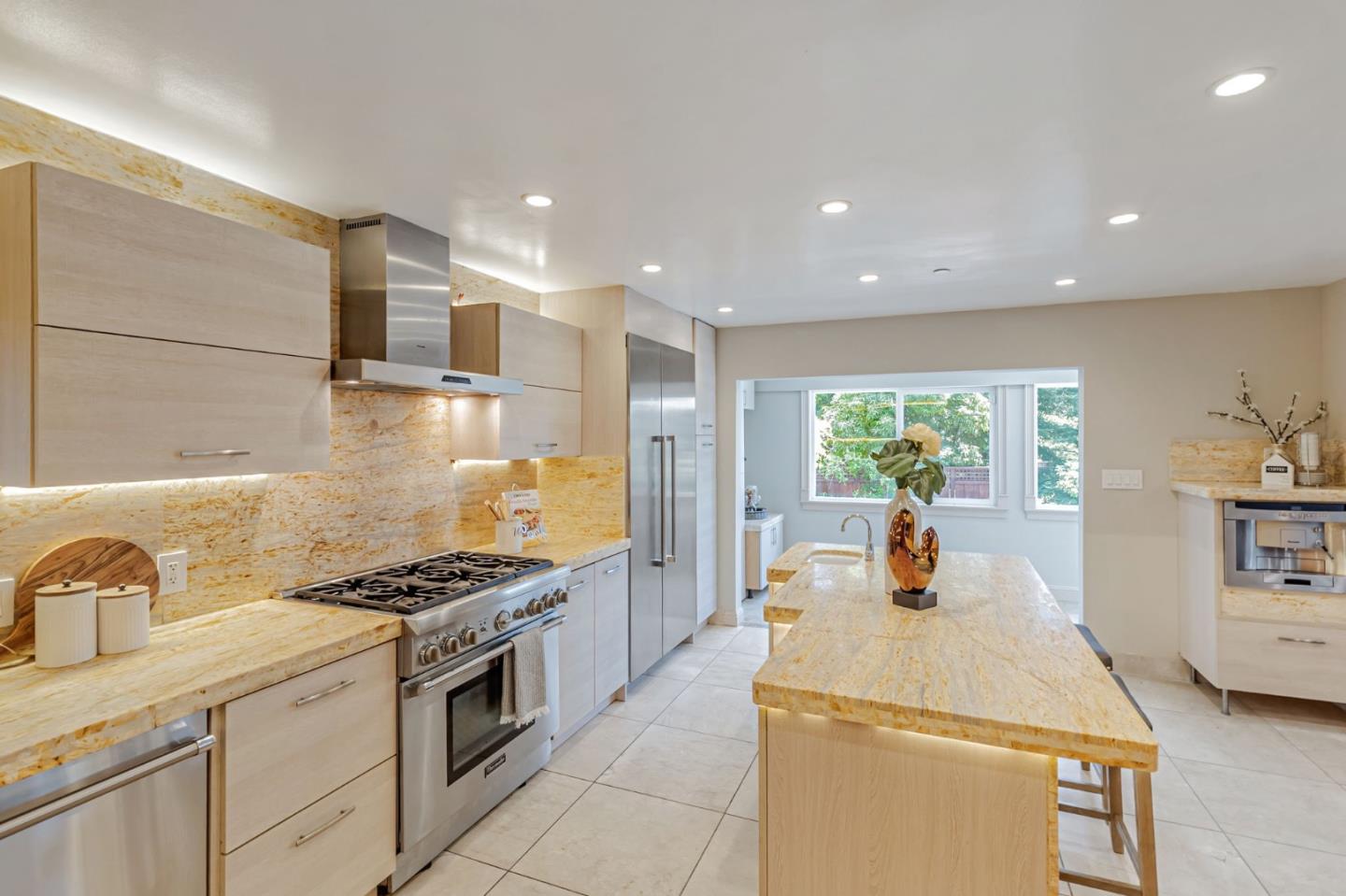 Detail Gallery Image 13 of 121 For 3119 Oak Knoll Dr, Redwood City,  CA 94062 - 8 Beds | 7 Baths