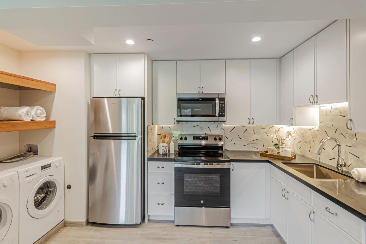 Detail Gallery Image 34 of 121 For 3119 Oak Knoll Dr, Redwood City,  CA 94062 - 8 Beds | 7 Baths