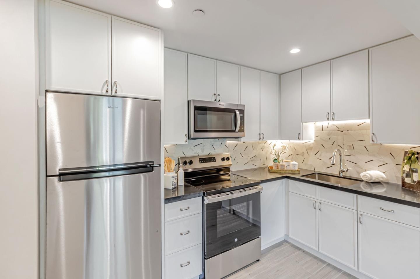 Detail Gallery Image 35 of 121 For 3119 Oak Knoll Dr, Redwood City,  CA 94062 - 8 Beds | 7 Baths
