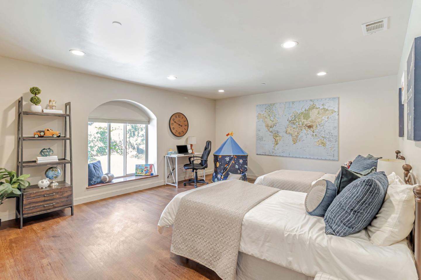 Detail Gallery Image 48 of 121 For 3119 Oak Knoll Dr, Redwood City,  CA 94062 - 8 Beds | 7 Baths