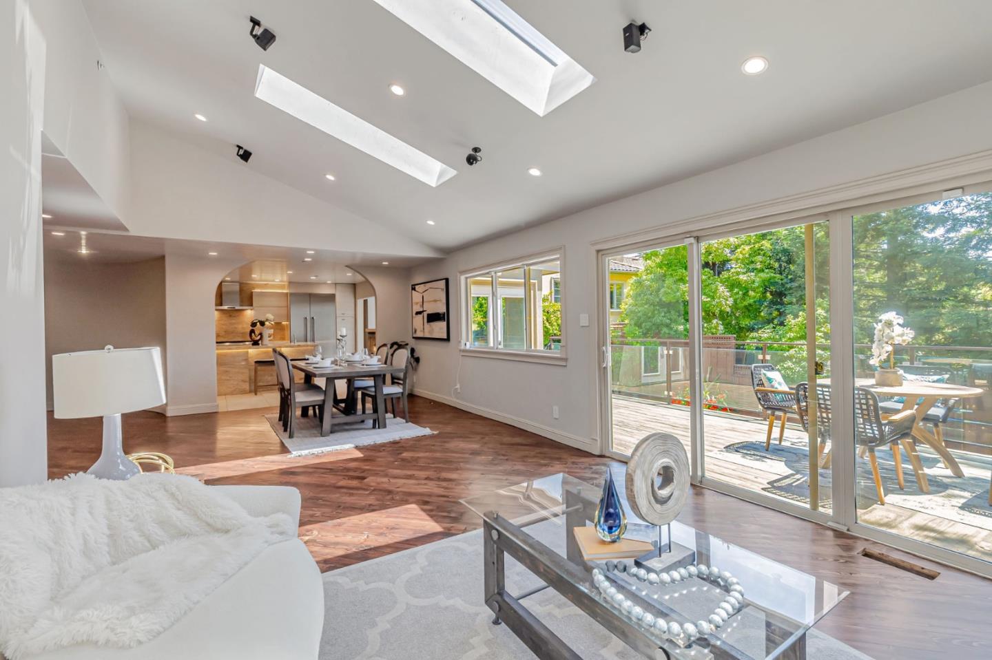 Detail Gallery Image 6 of 121 For 3119 Oak Knoll Dr, Redwood City,  CA 94062 - 8 Beds | 7 Baths
