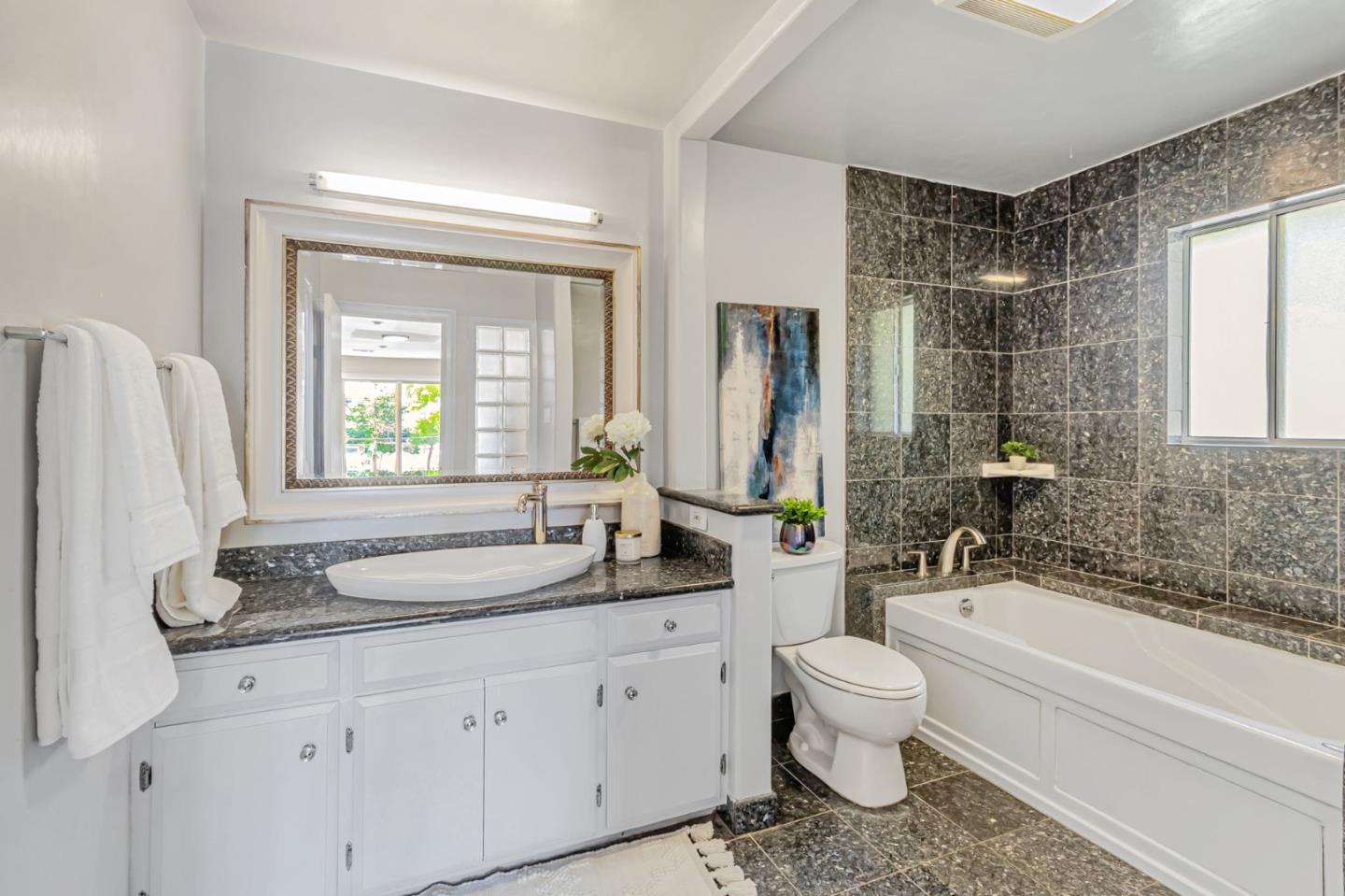 Detail Gallery Image 74 of 121 For 3119 Oak Knoll Dr, Redwood City,  CA 94062 - 8 Beds | 7 Baths