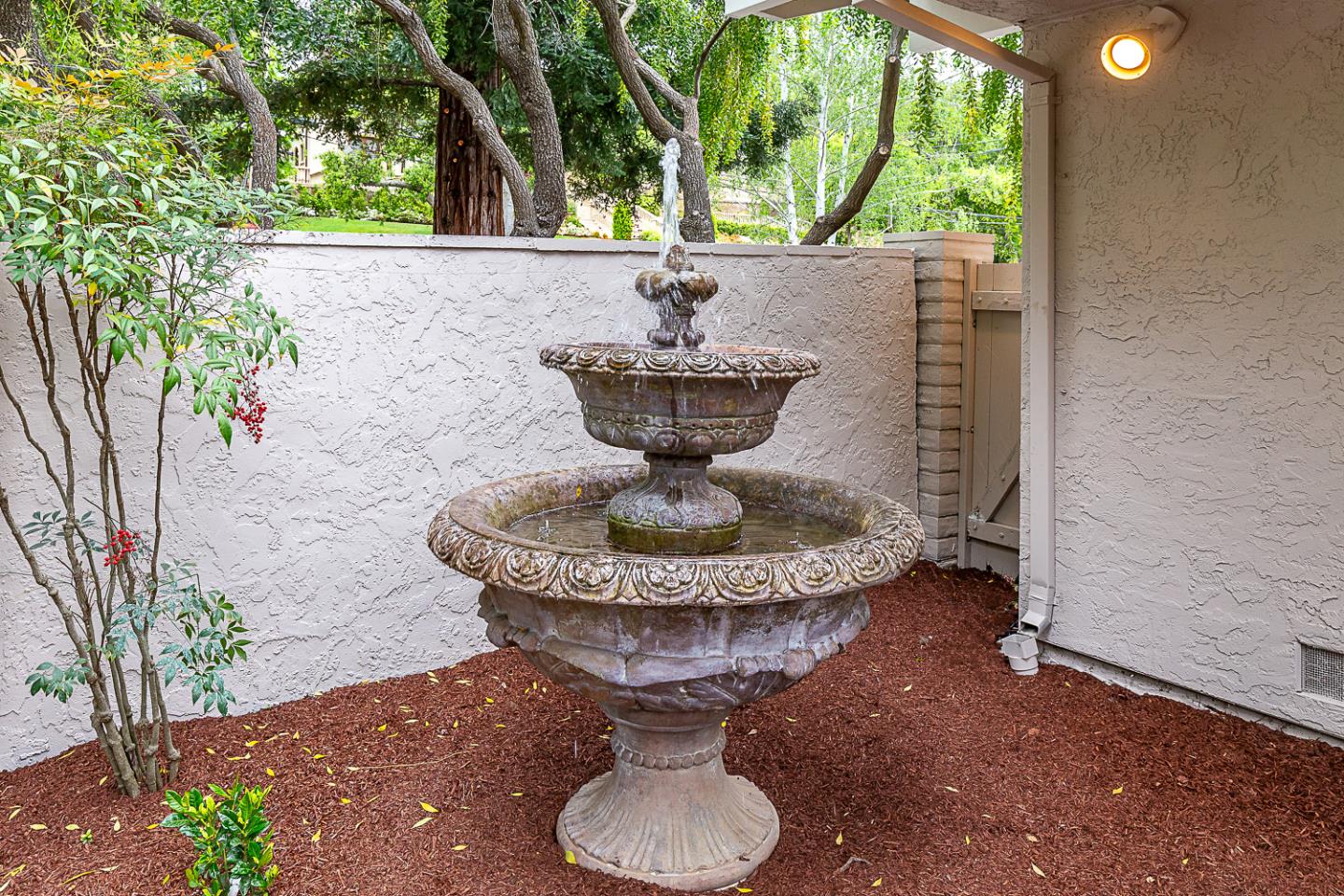 Detail Gallery Image 3 of 42 For 24139 Summerhill Ave, Los Altos,  CA 94024 - 6 Beds | 4/1 Baths