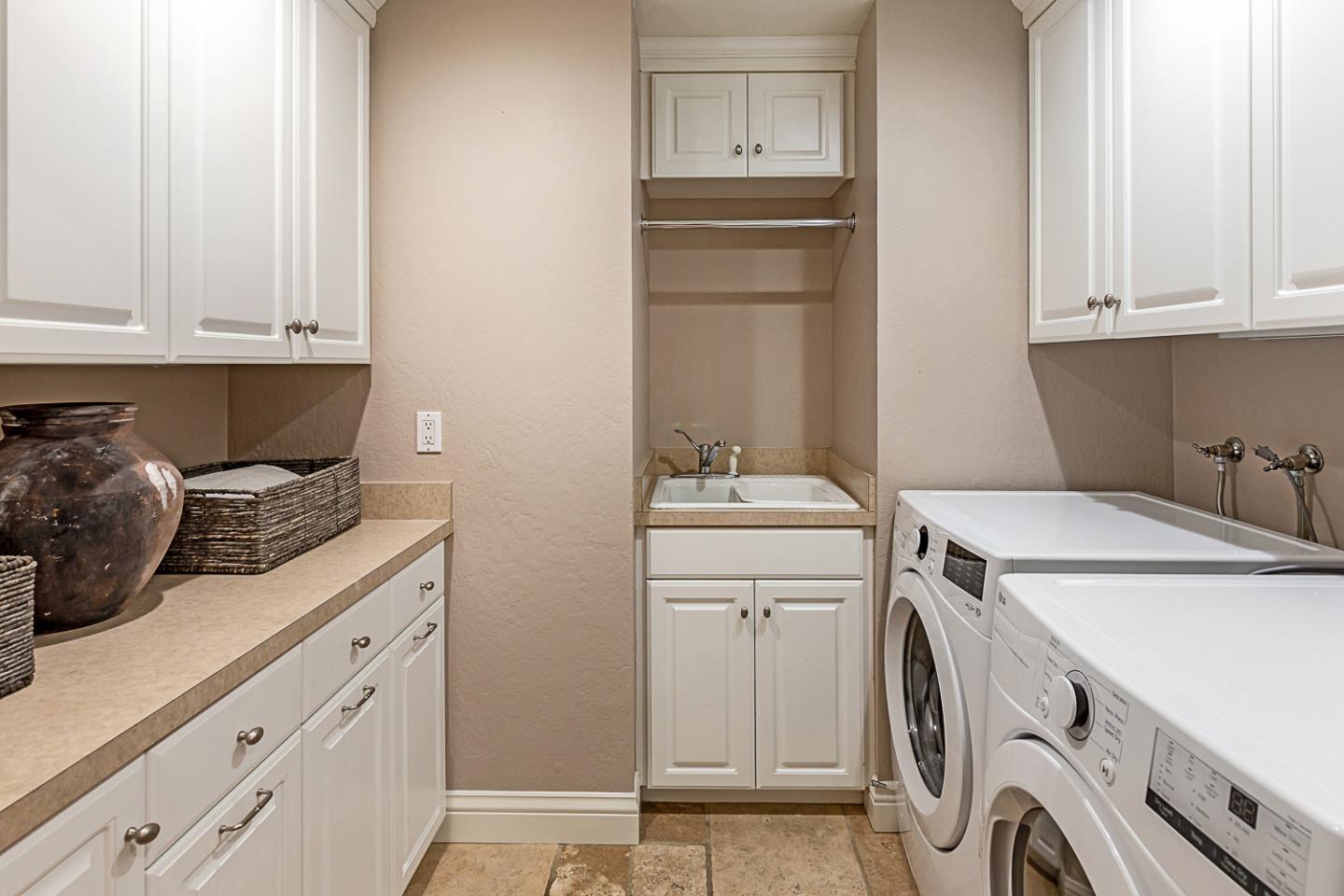 Detail Gallery Image 33 of 42 For 24139 Summerhill Ave, Los Altos,  CA 94024 - 6 Beds | 4/1 Baths