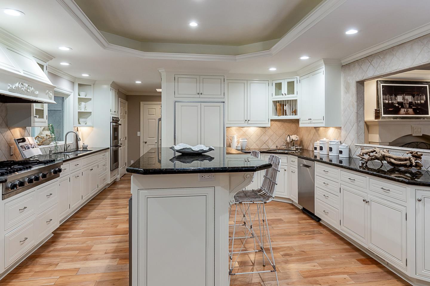 Detail Gallery Image 8 of 42 For 24139 Summerhill Ave, Los Altos,  CA 94024 - 6 Beds | 4/1 Baths