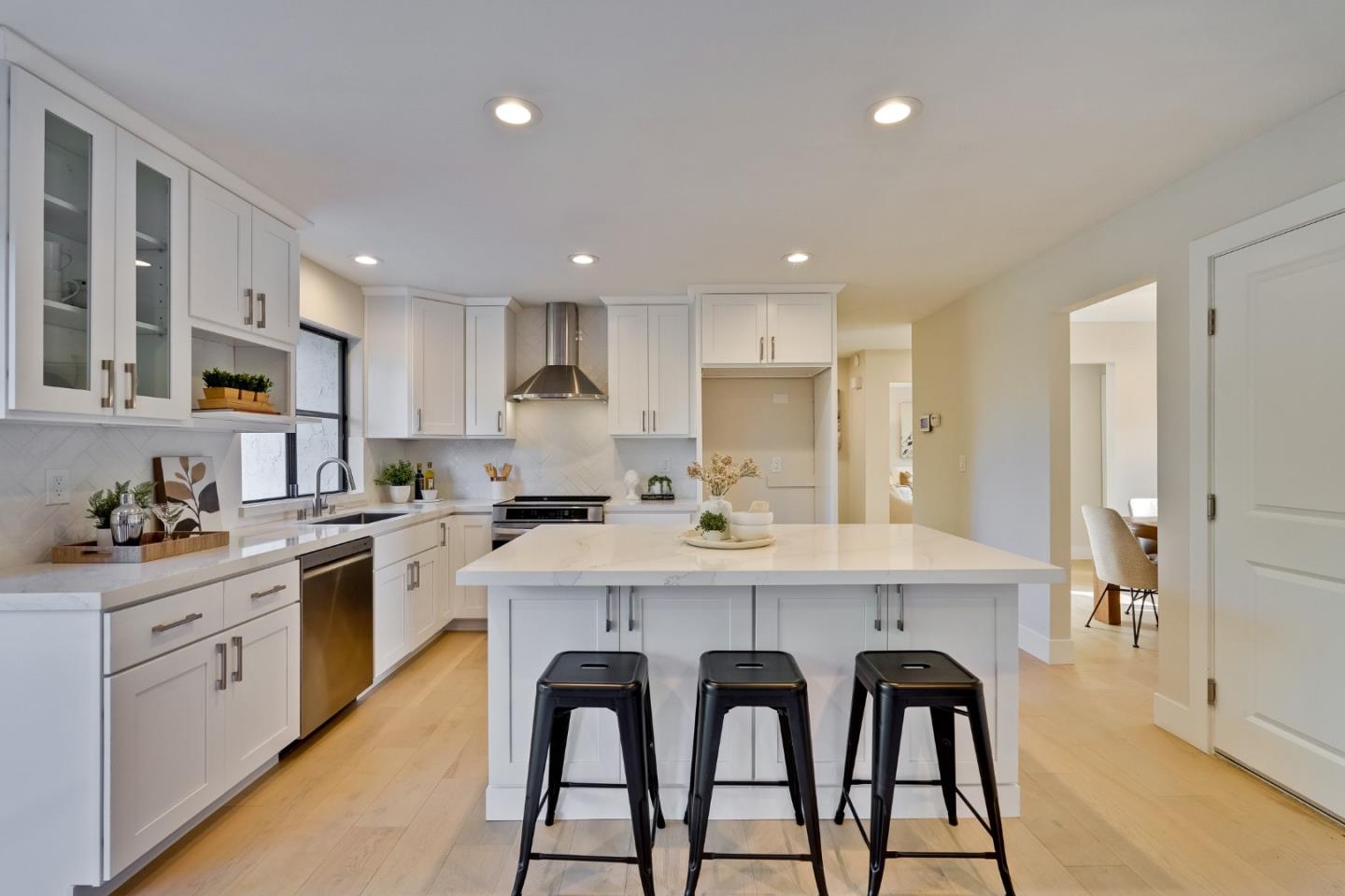 Detail Gallery Image 12 of 57 For 766 Mahogany Ln, Sunnyvale,  CA 94086 - 3 Beds | 2 Baths