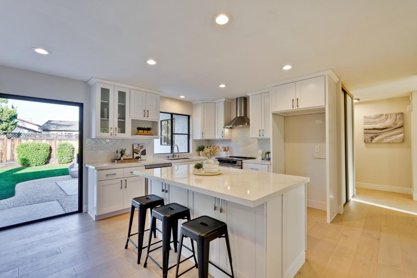 Detail Gallery Image 13 of 57 For 766 Mahogany Ln, Sunnyvale,  CA 94086 - 3 Beds | 2 Baths