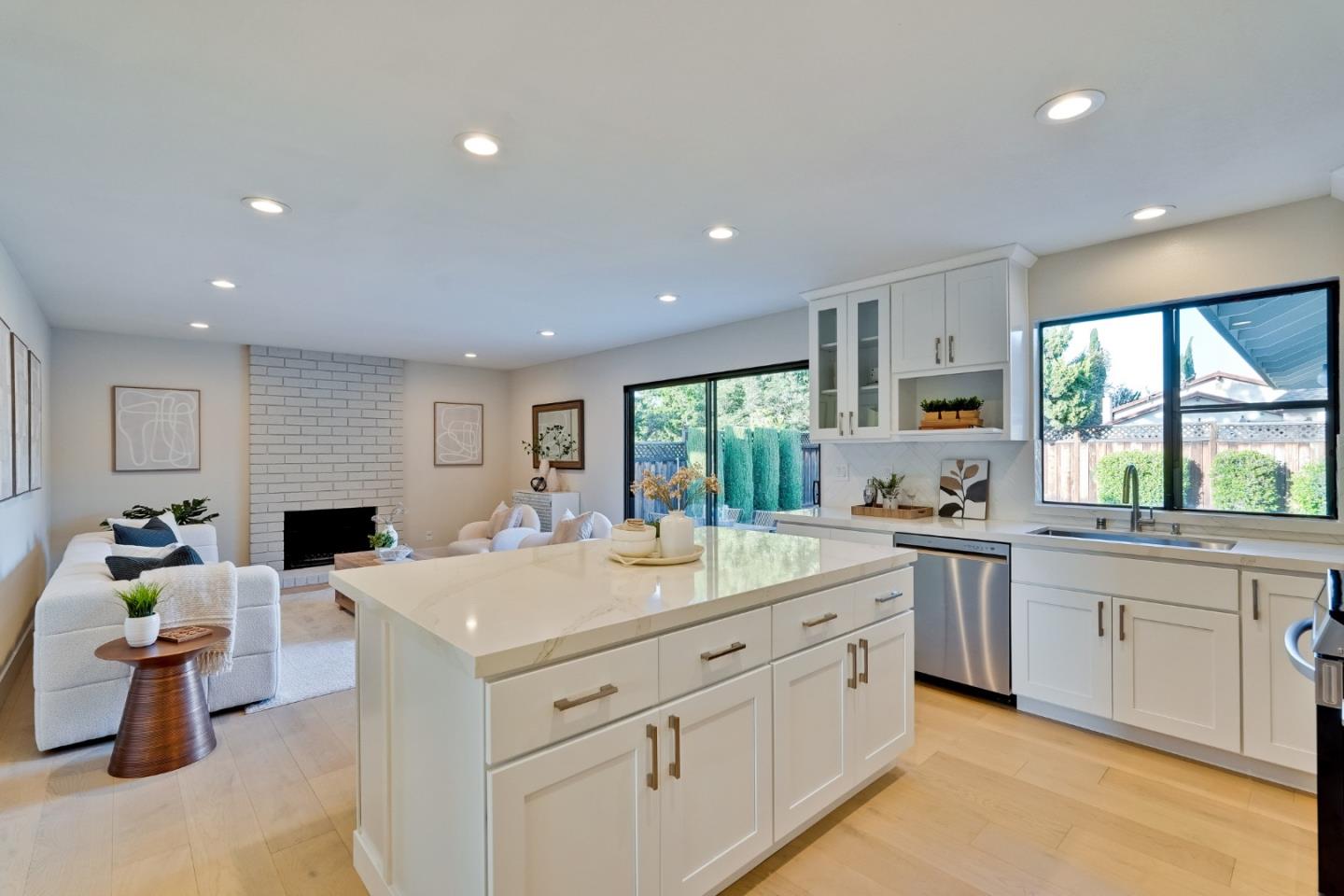 Detail Gallery Image 14 of 57 For 766 Mahogany Ln, Sunnyvale,  CA 94086 - 3 Beds | 2 Baths
