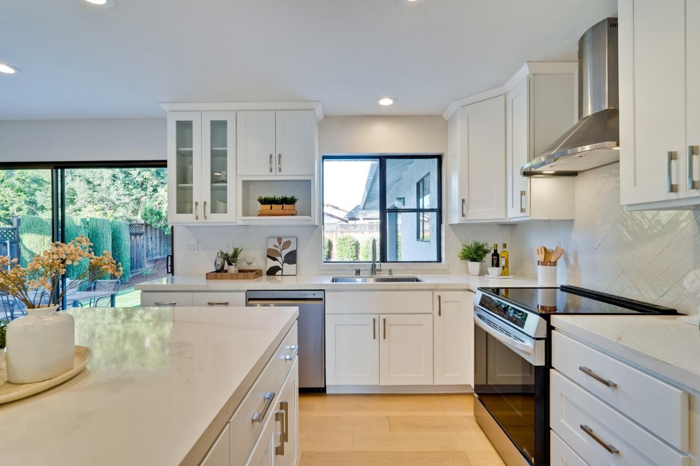 Detail Gallery Image 17 of 57 For 766 Mahogany Ln, Sunnyvale,  CA 94086 - 3 Beds | 2 Baths