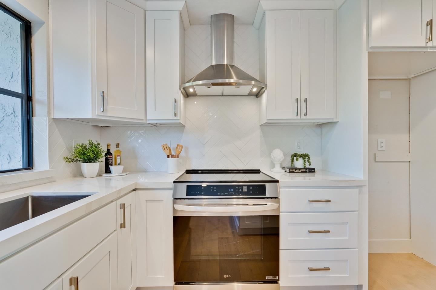 Detail Gallery Image 18 of 57 For 766 Mahogany Ln, Sunnyvale,  CA 94086 - 3 Beds | 2 Baths