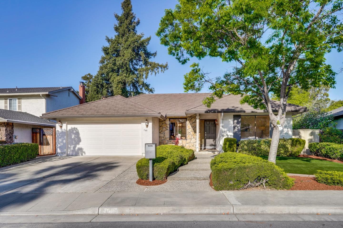 Detail Gallery Image 2 of 57 For 766 Mahogany Ln, Sunnyvale,  CA 94086 - 3 Beds | 2 Baths