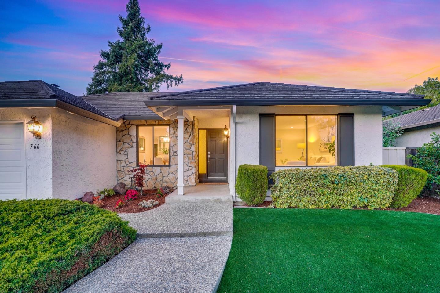 Detail Gallery Image 3 of 57 For 766 Mahogany Ln, Sunnyvale,  CA 94086 - 3 Beds | 2 Baths