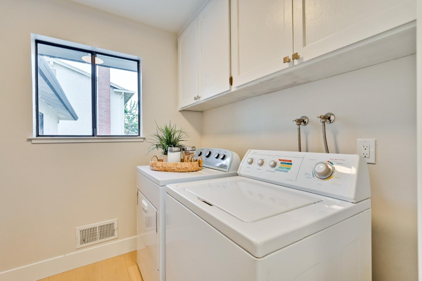 Detail Gallery Image 38 of 57 For 766 Mahogany Ln, Sunnyvale,  CA 94086 - 3 Beds | 2 Baths