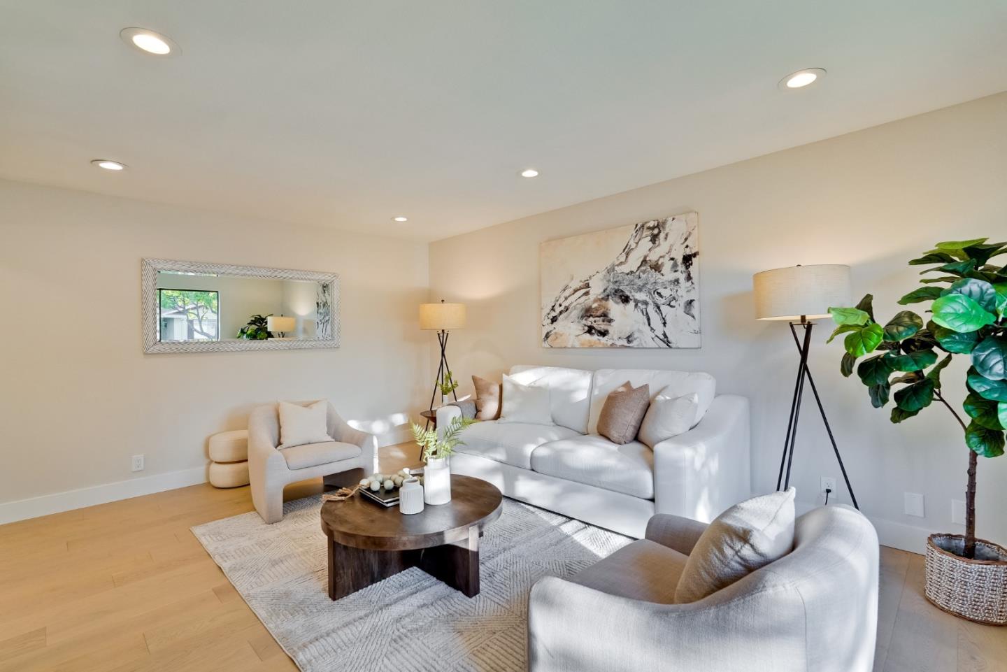 Detail Gallery Image 7 of 57 For 766 Mahogany Ln, Sunnyvale,  CA 94086 - 3 Beds | 2 Baths