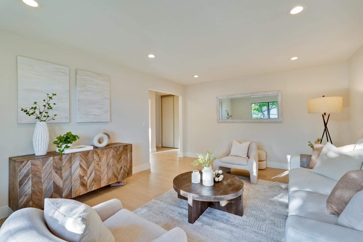 Detail Gallery Image 8 of 57 For 766 Mahogany Ln, Sunnyvale,  CA 94086 - 3 Beds | 2 Baths