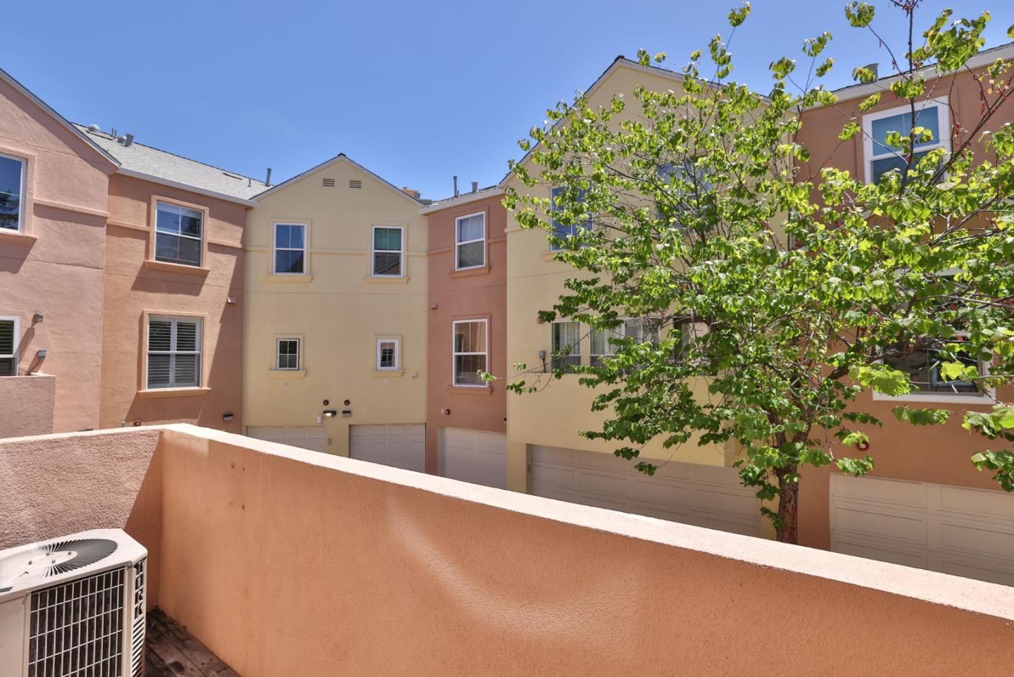 Detail Gallery Image 13 of 34 For 101 Showers Ct, Mountain View,  CA 94040 - 3 Beds | 3 Baths