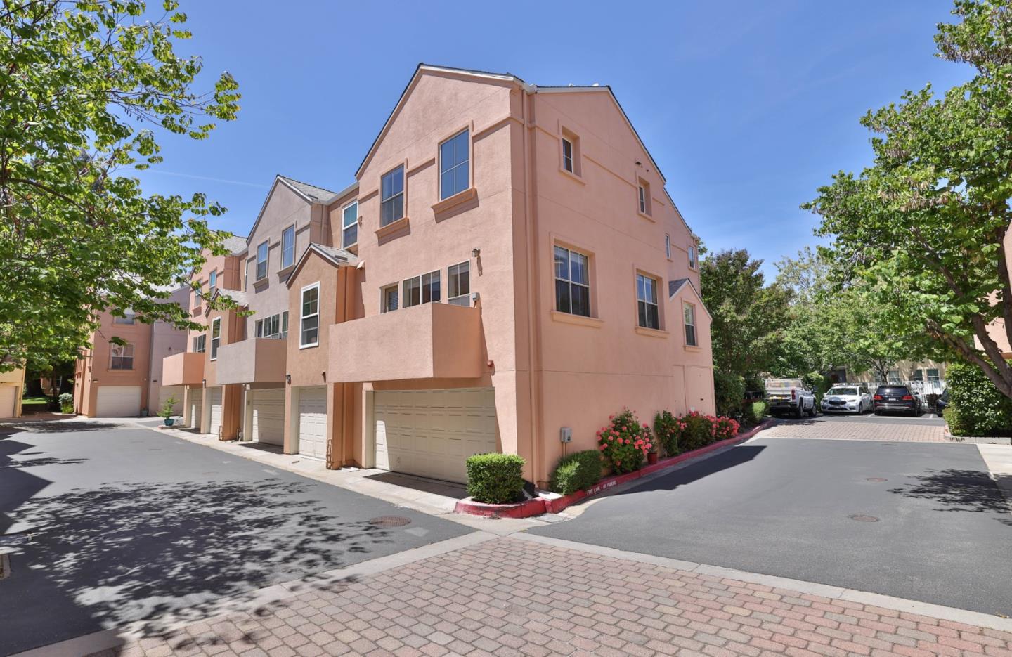 Detail Gallery Image 29 of 34 For 101 Showers Ct, Mountain View,  CA 94040 - 3 Beds | 3 Baths