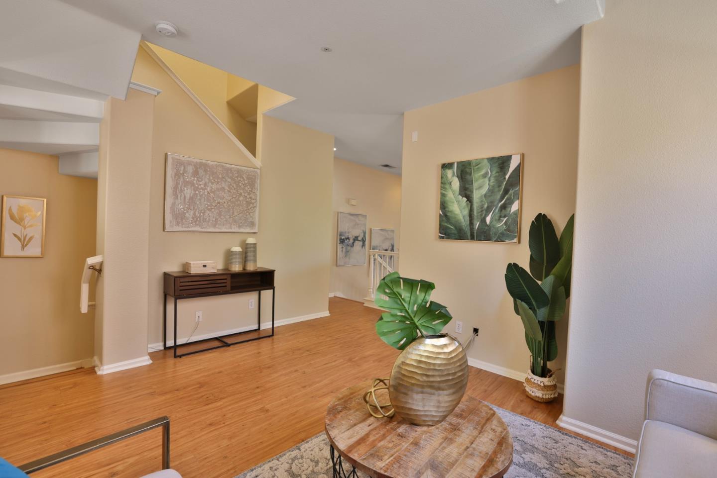 Detail Gallery Image 4 of 34 For 101 Showers Ct, Mountain View,  CA 94040 - 3 Beds | 3 Baths