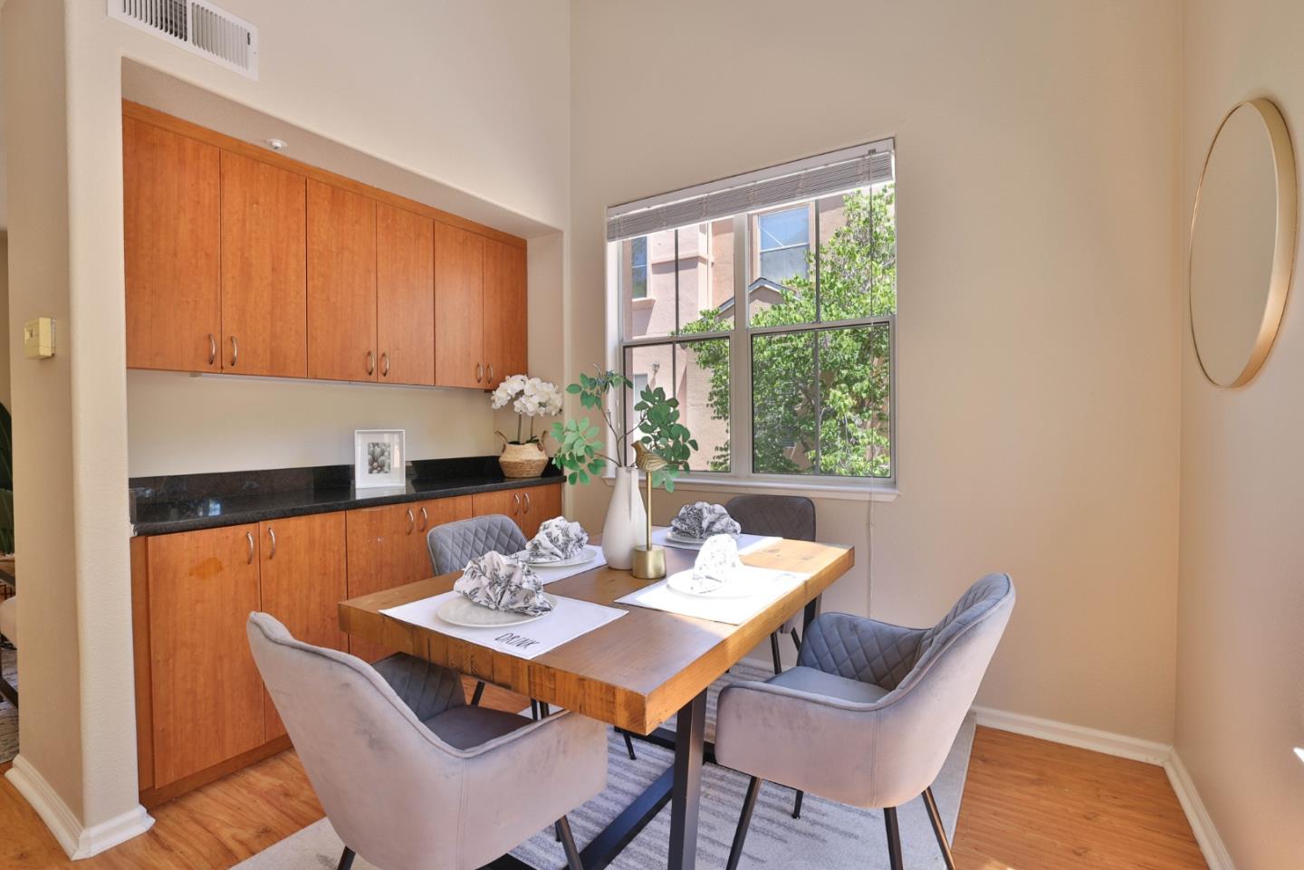 Detail Gallery Image 5 of 34 For 101 Showers Ct, Mountain View,  CA 94040 - 3 Beds | 3 Baths