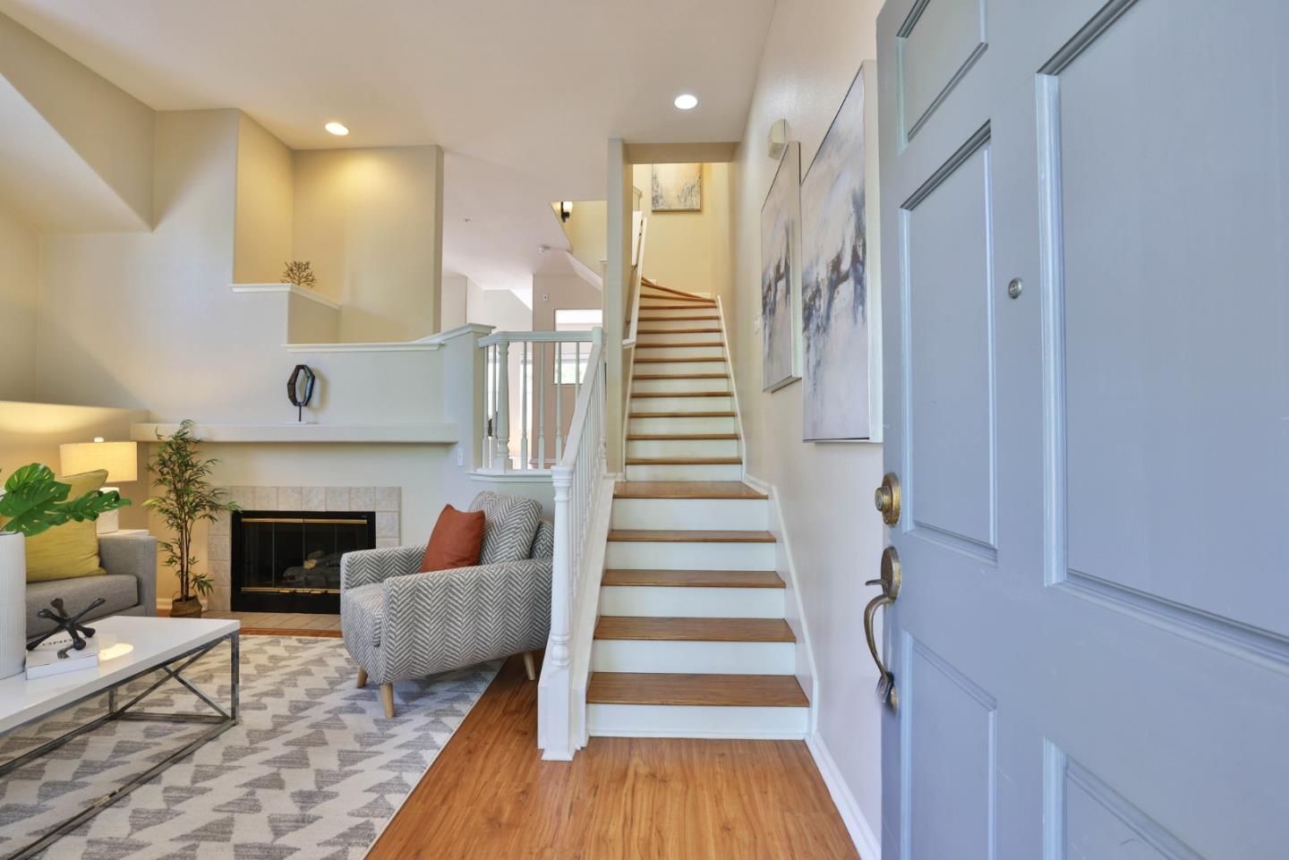 Detail Gallery Image 7 of 34 For 101 Showers Ct, Mountain View,  CA 94040 - 3 Beds | 3 Baths