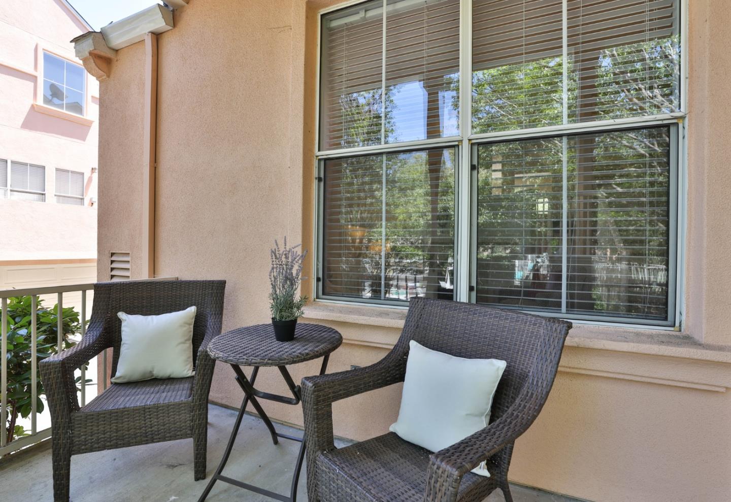 Detail Gallery Image 8 of 34 For 101 Showers Ct, Mountain View,  CA 94040 - 3 Beds | 3 Baths